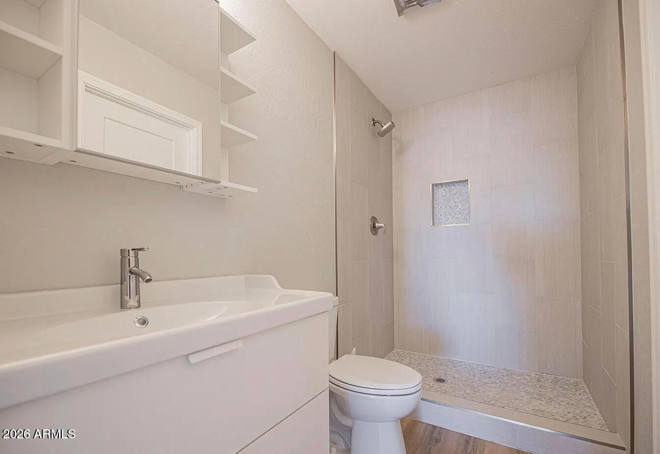 1646 E HERMOSA Drive