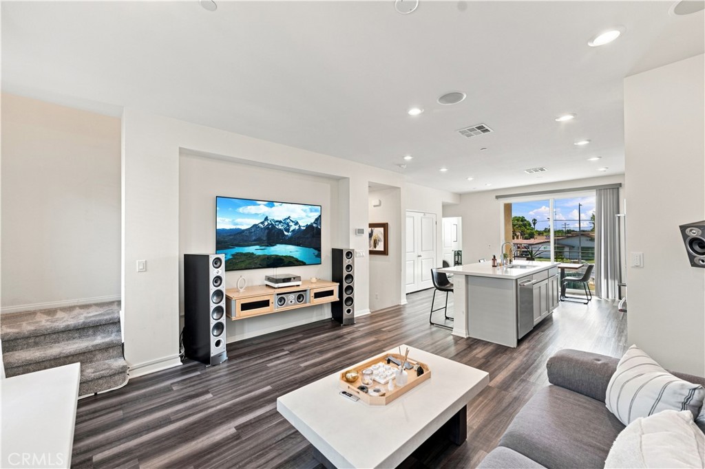 8408 N Fresco