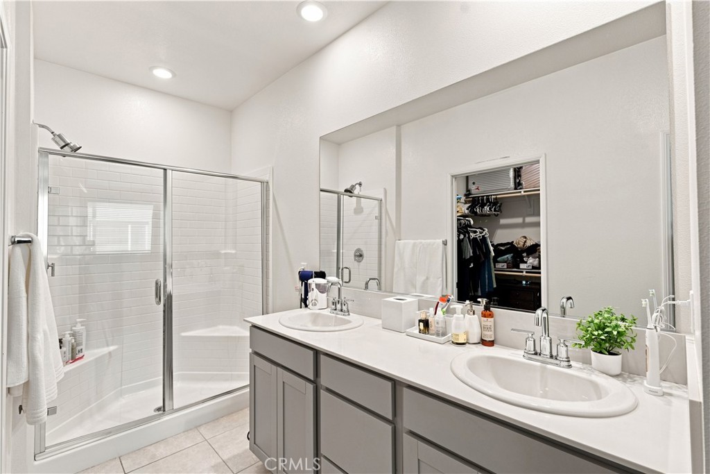 8408 N Fresco