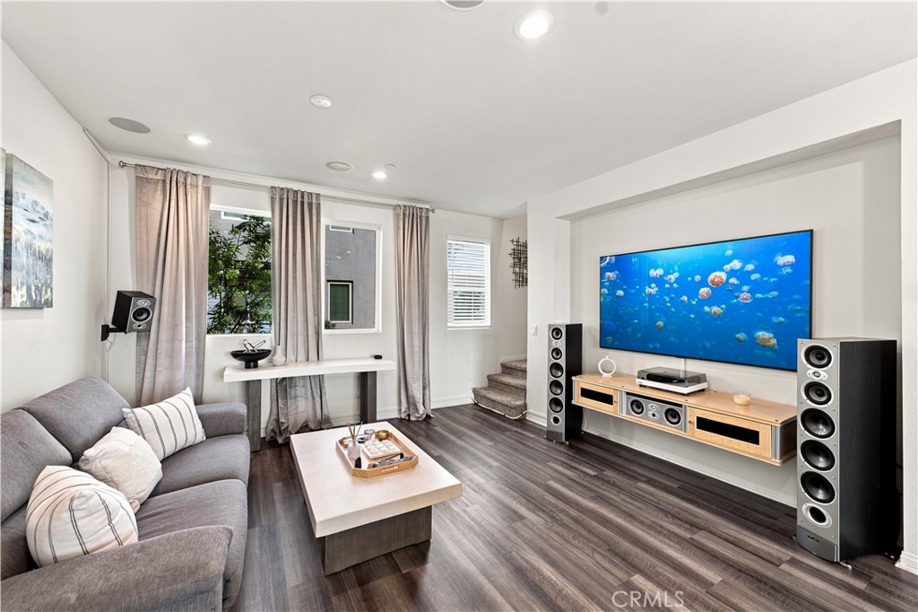 8408 N Fresco