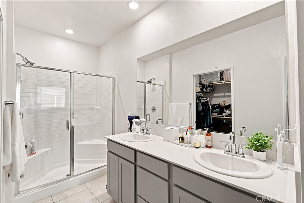 8408 N Fresco