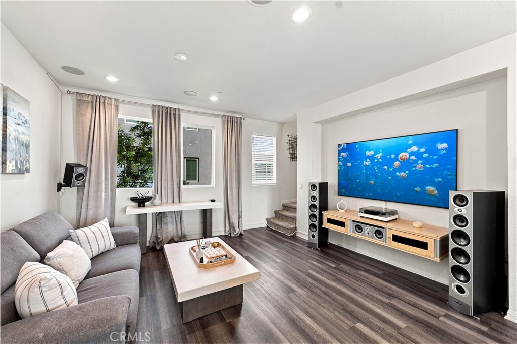 8408 N Fresco