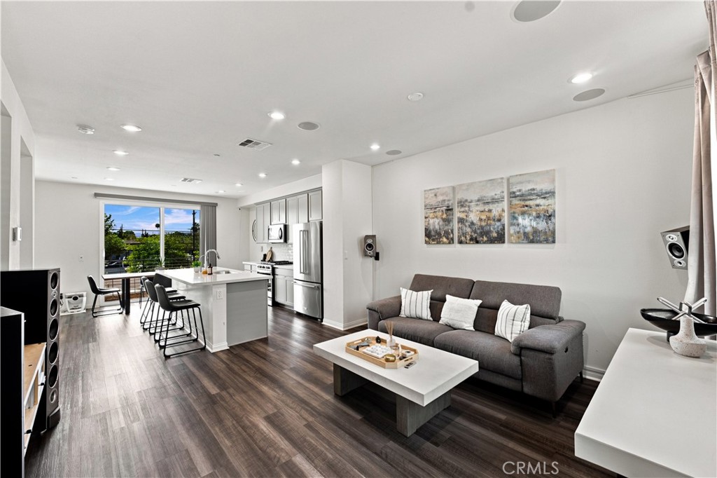 8408 N Fresco