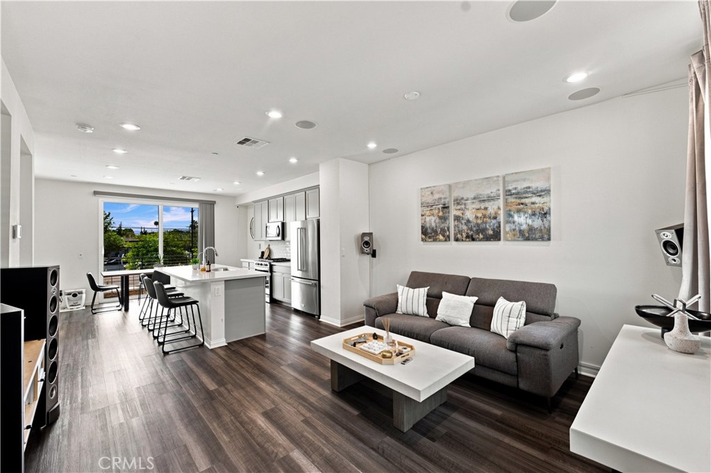 8408 N Fresco