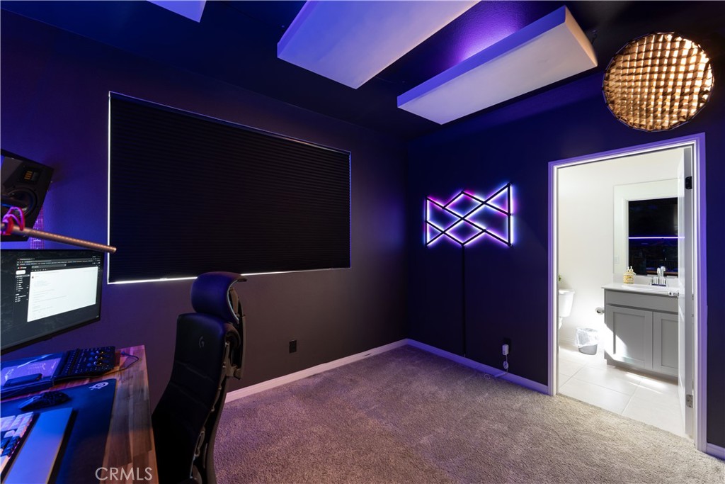 8408 N Fresco