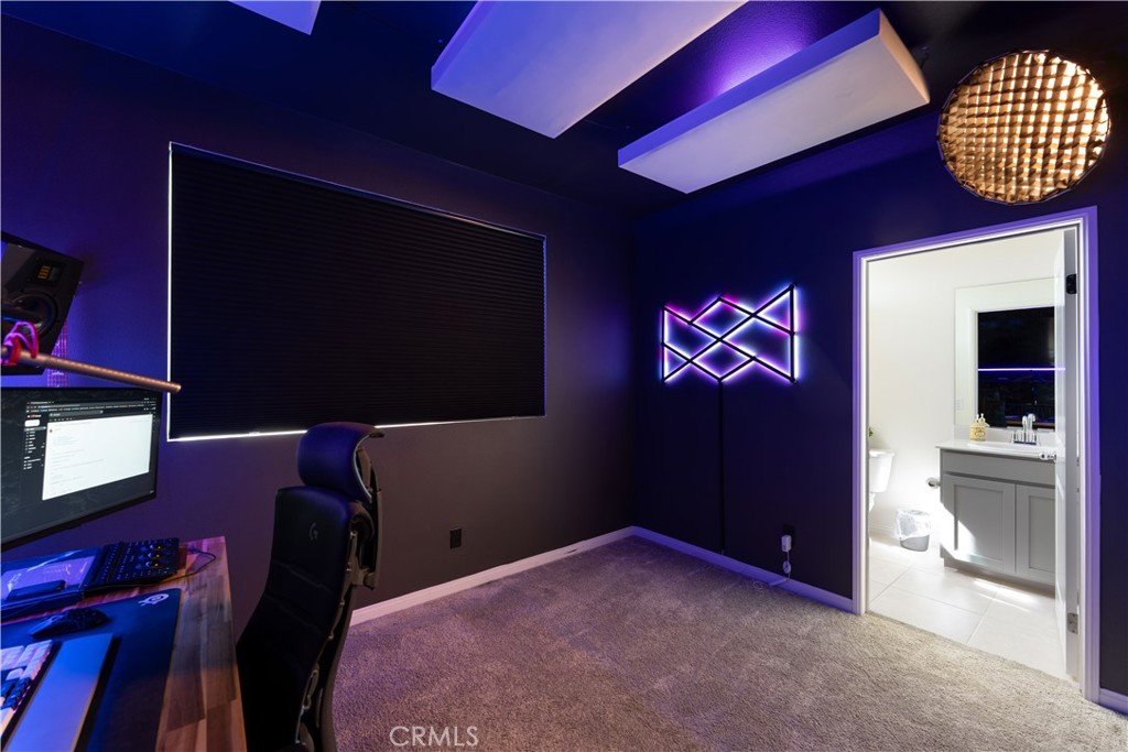 8408 N Fresco
