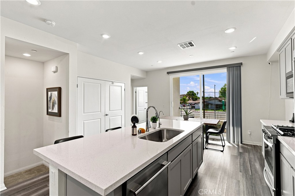 8408 N Fresco