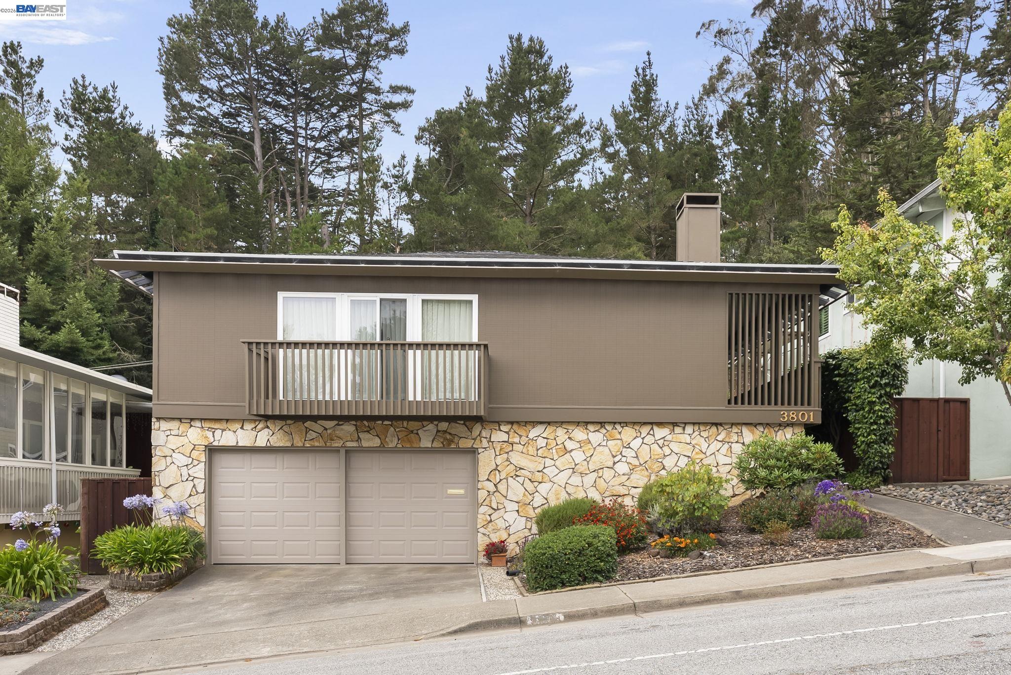 3801 E Fleetwood Drive