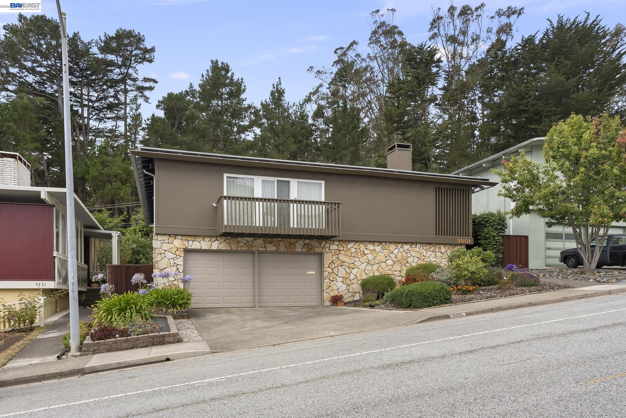 3801 E Fleetwood Drive