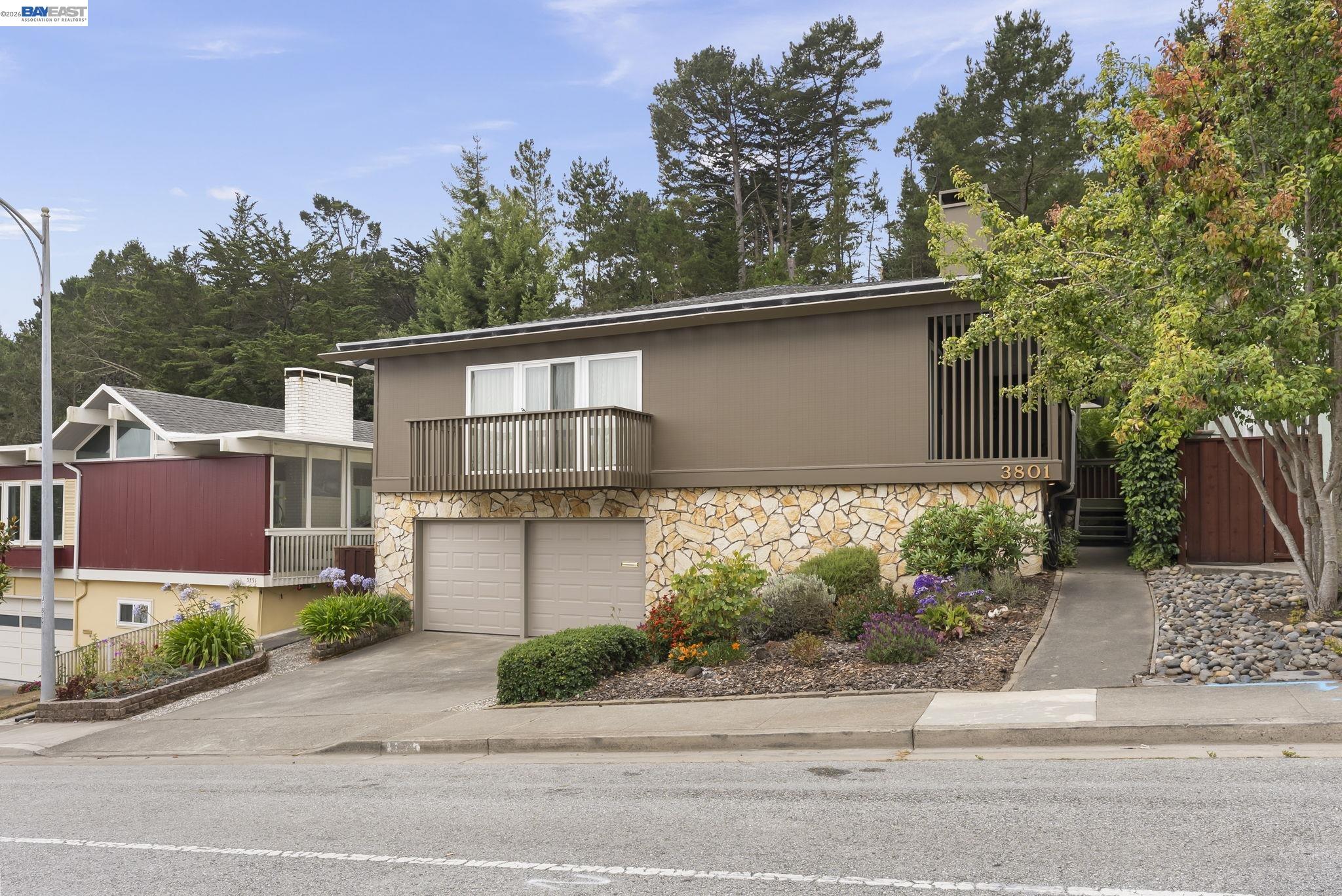 3801 E Fleetwood Drive