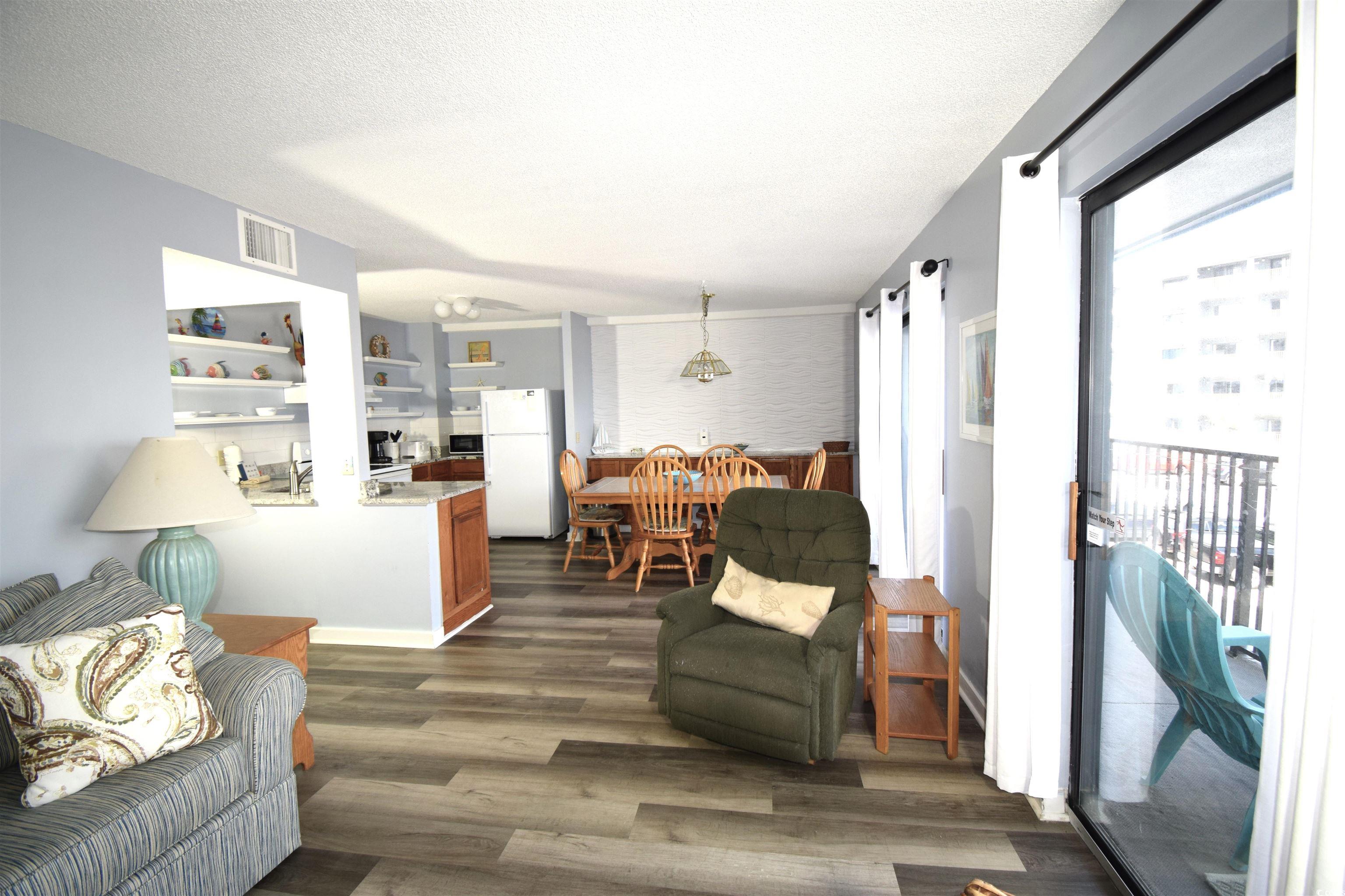 5905 South Kings Hwy. Unit: 211 B