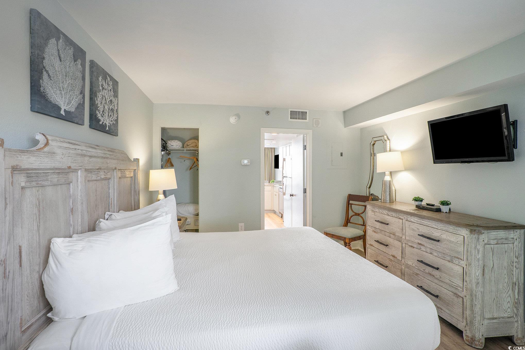 157 Seawatch Dr. Unit: 814