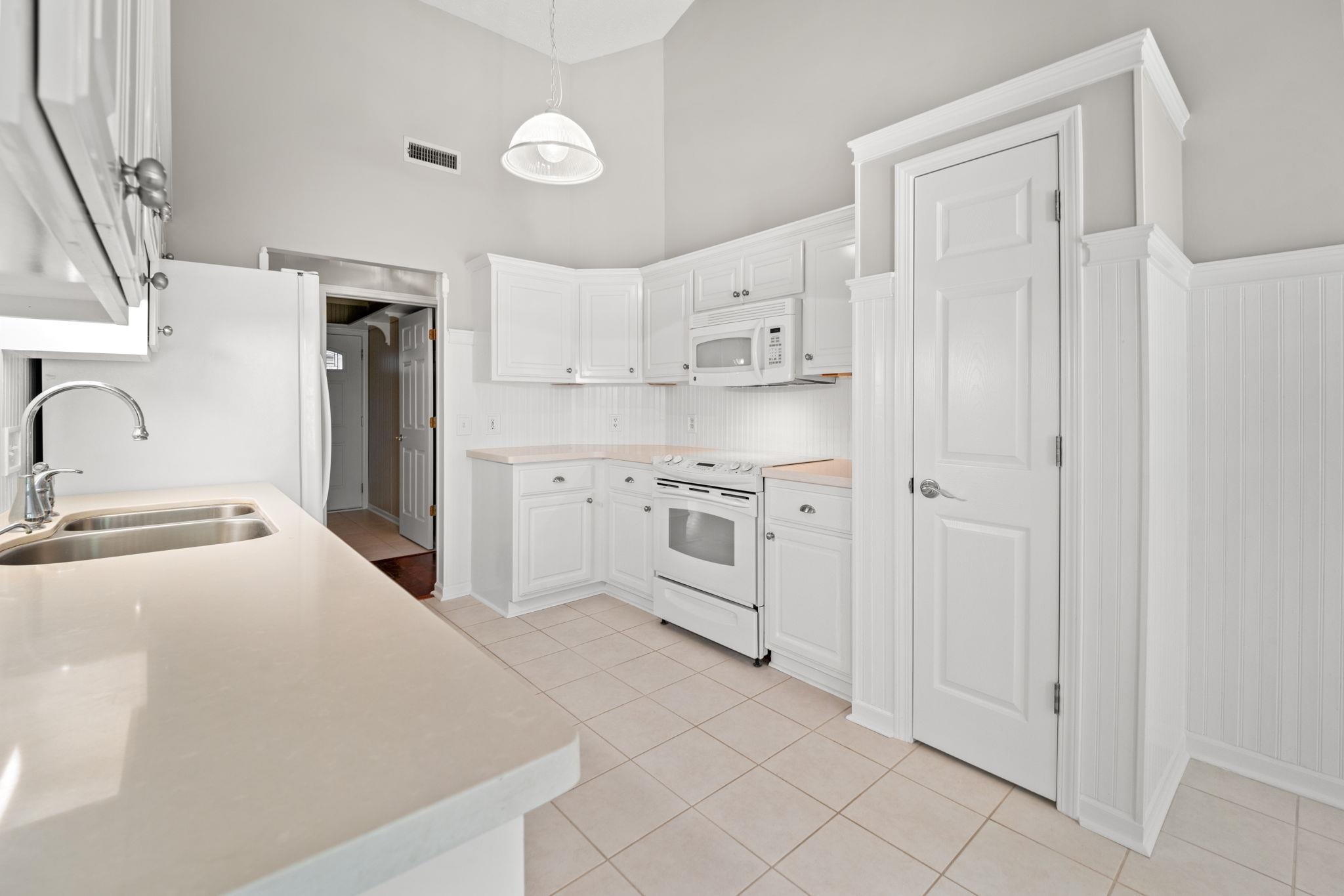 1068 Vestry Dr.
