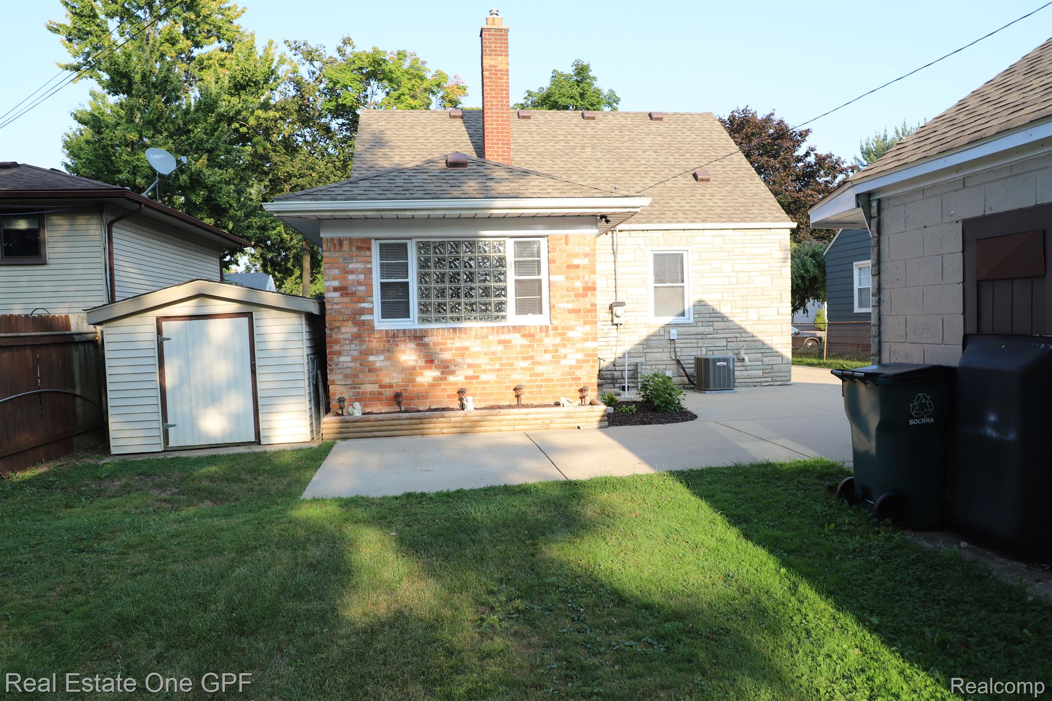 2427 BACON Avenue