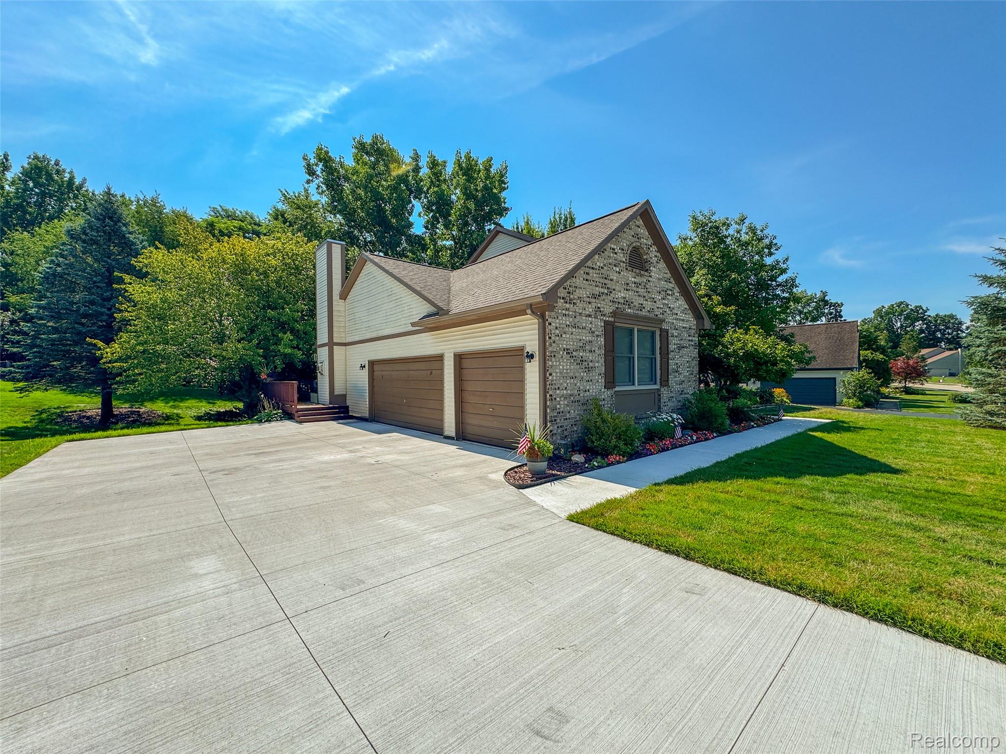 2097 Huntington Drive