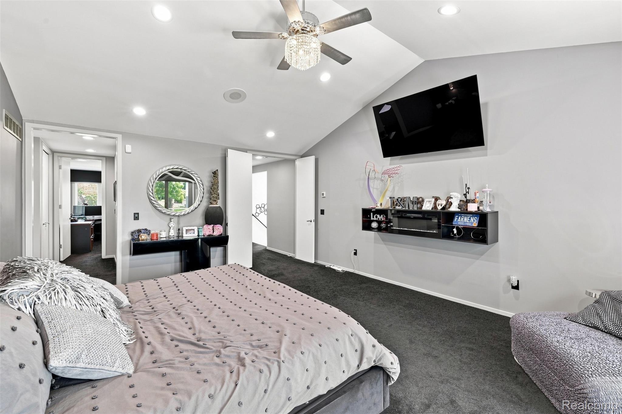 3802 Columbia Drive