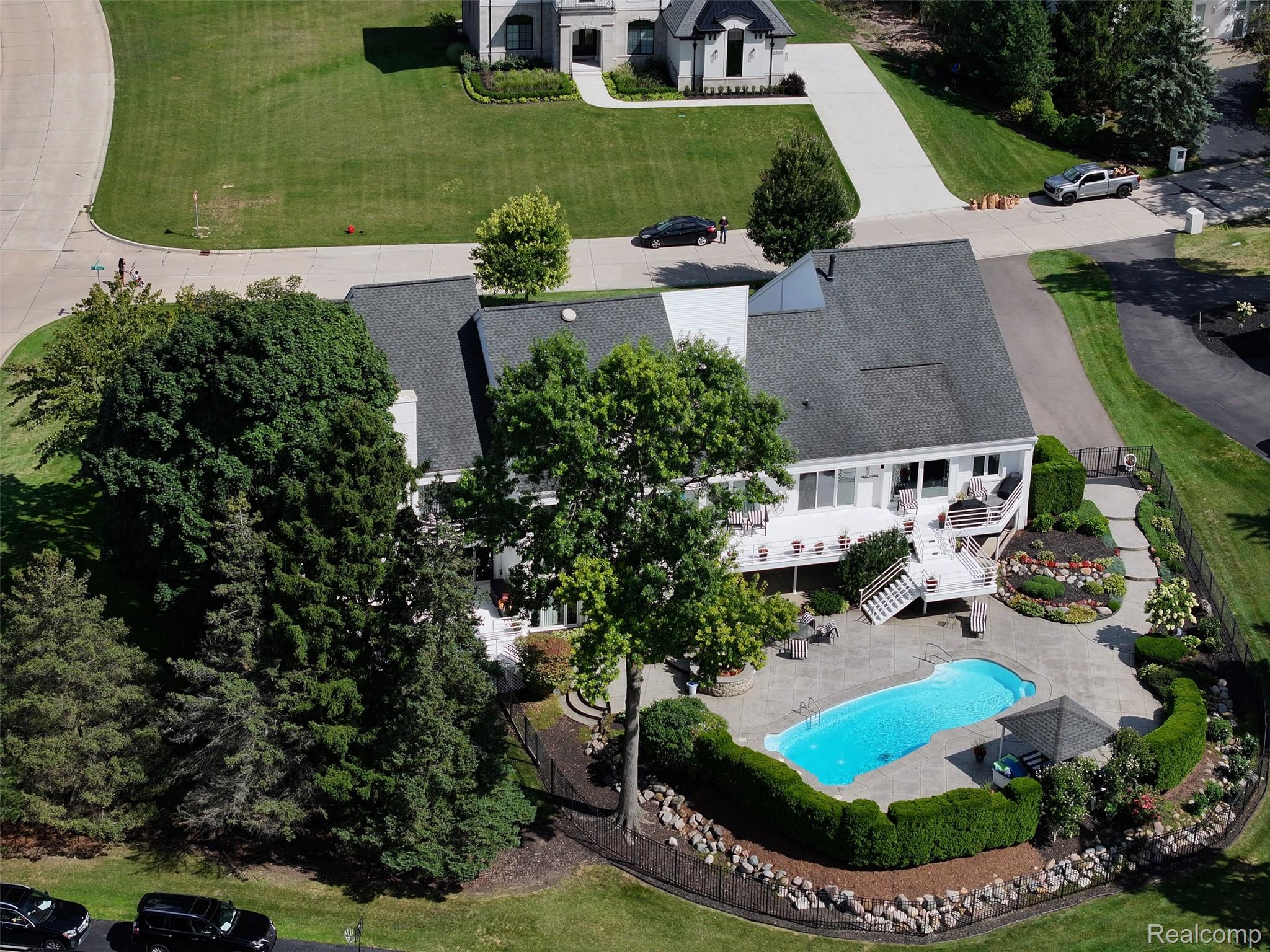 3802 Columbia Drive