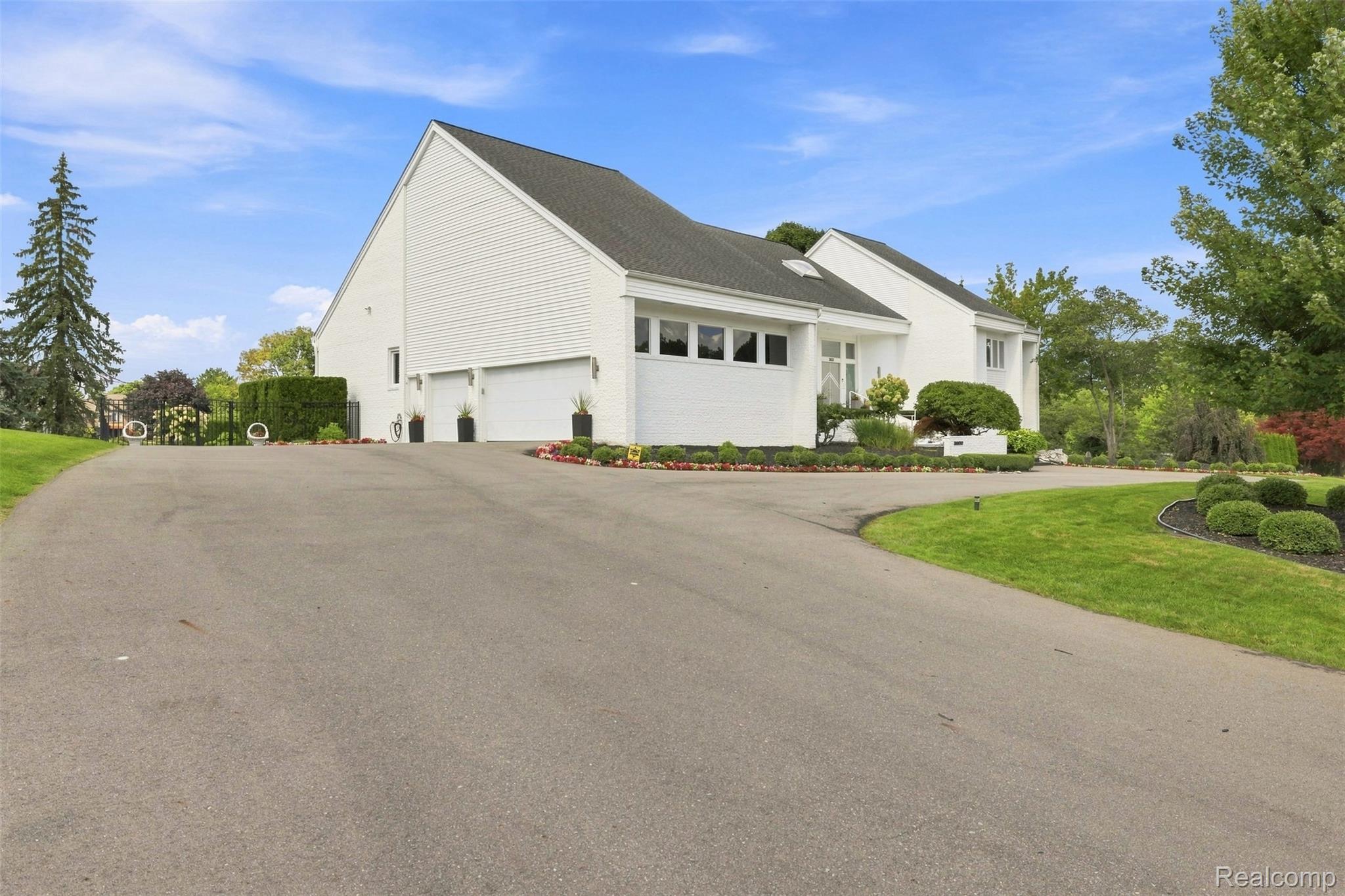 3802 Columbia Drive