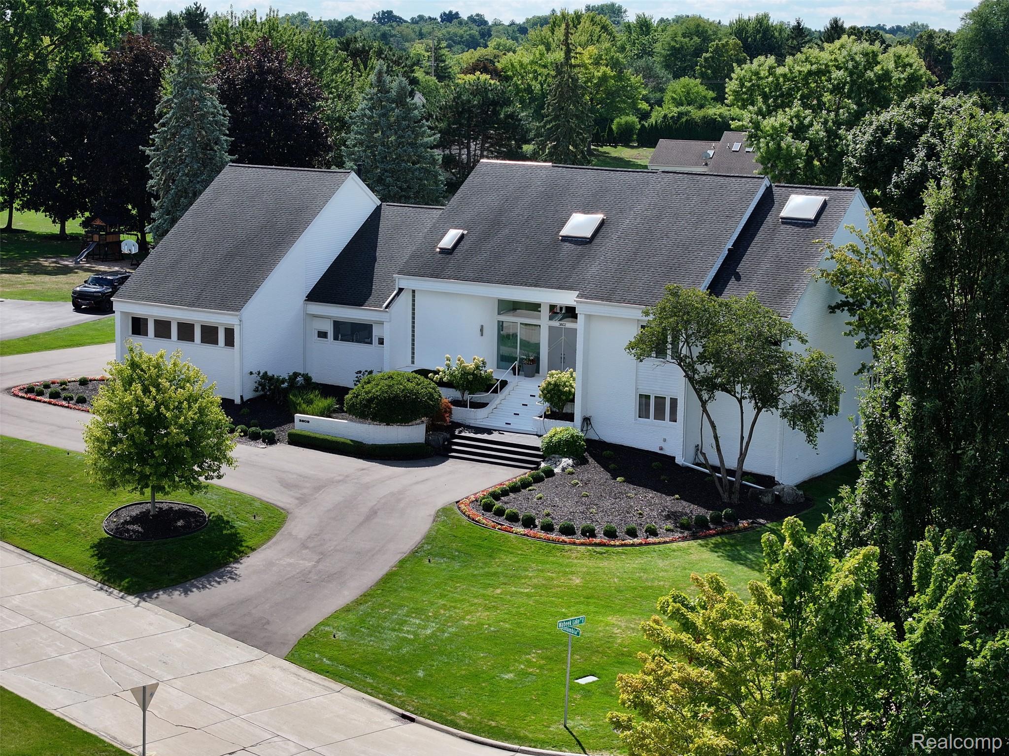 3802 Columbia Drive