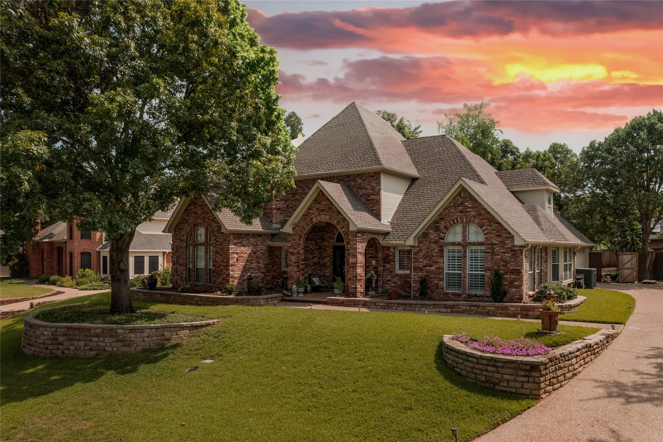 77 Remington Drive W