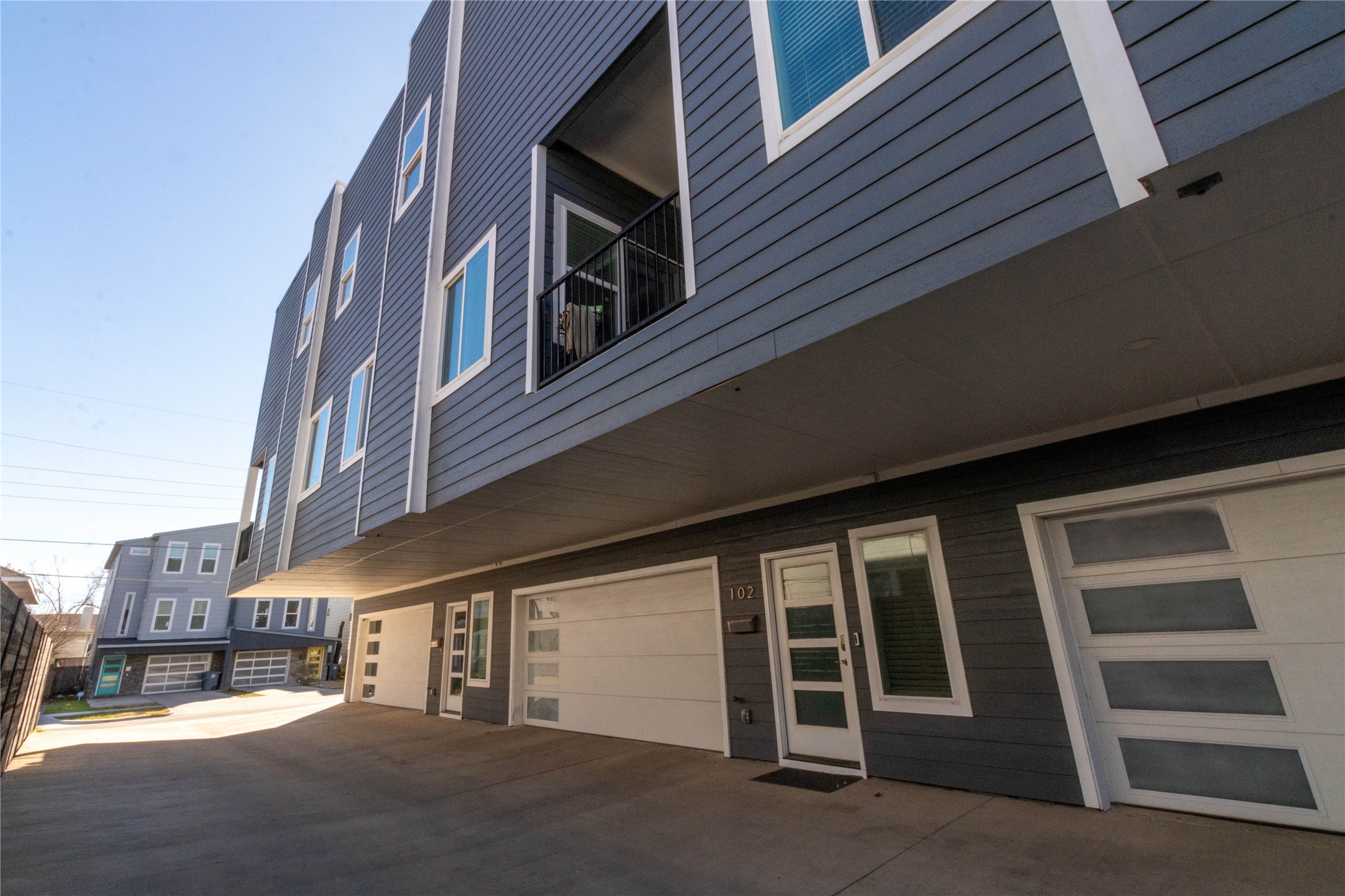 4633 Virginia Avenue 102