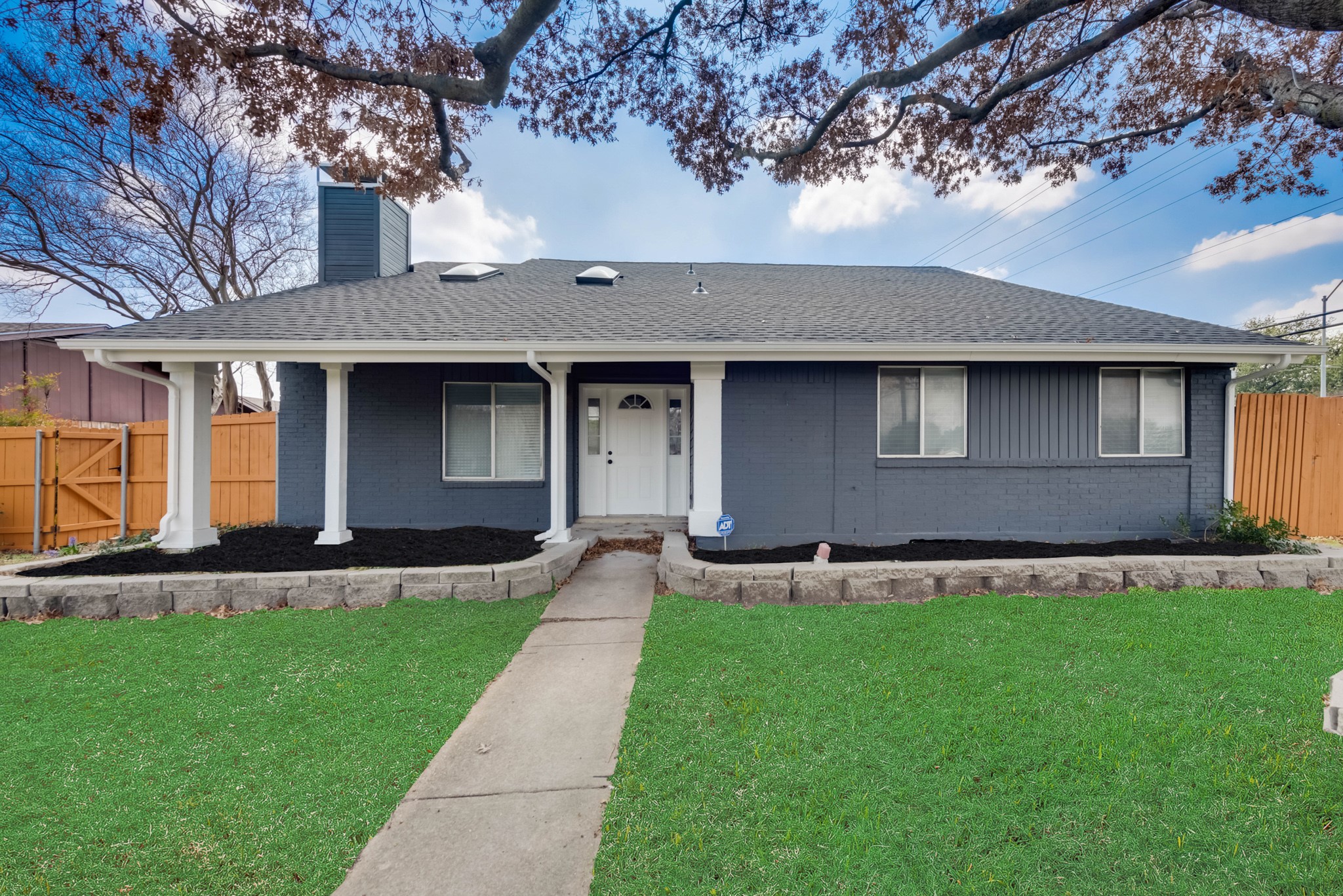 3442 Ivanhoe Lane