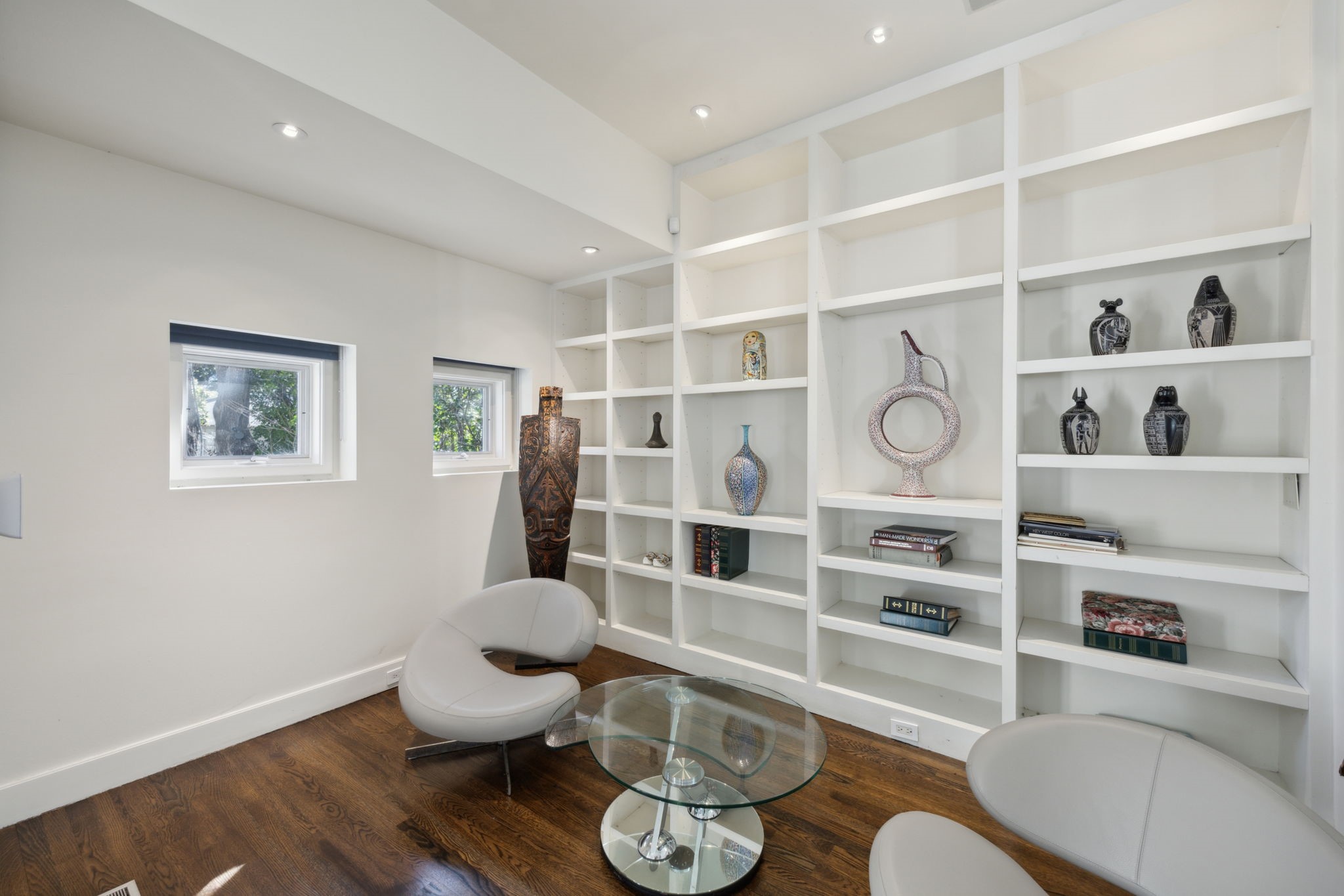 3739 N Versailles Avenue