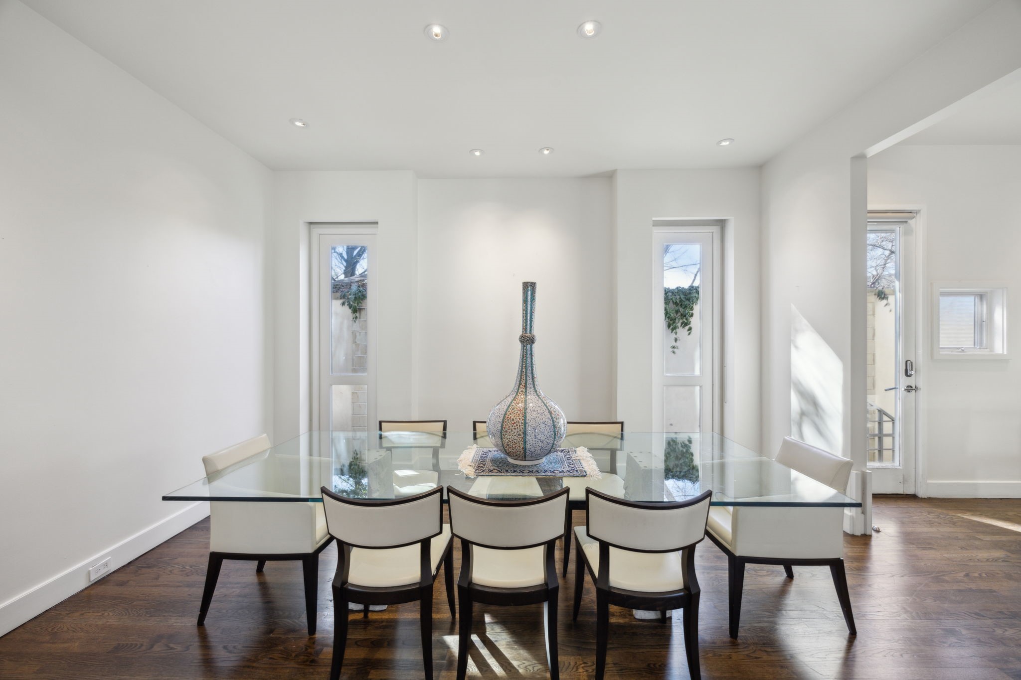 3739 N Versailles Avenue