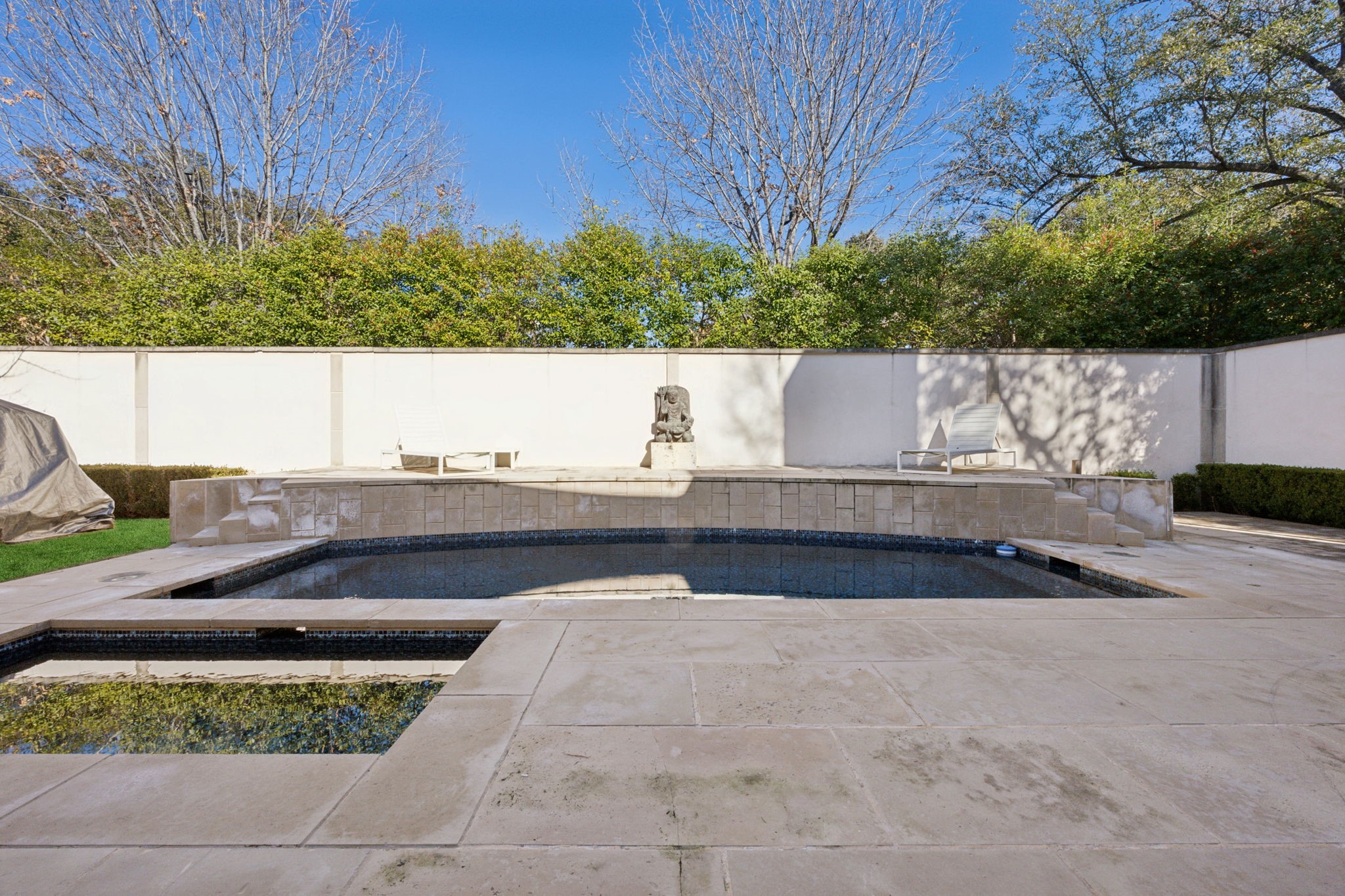 3739 N Versailles Avenue