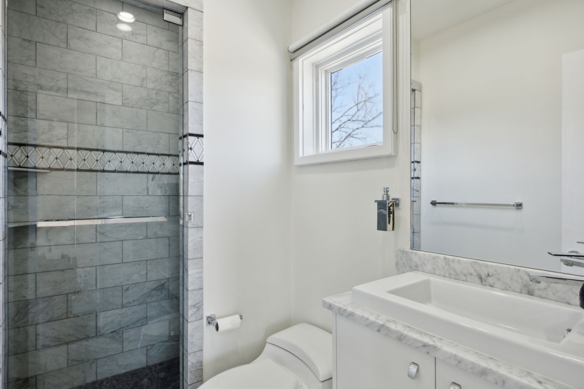 3739 N Versailles Avenue