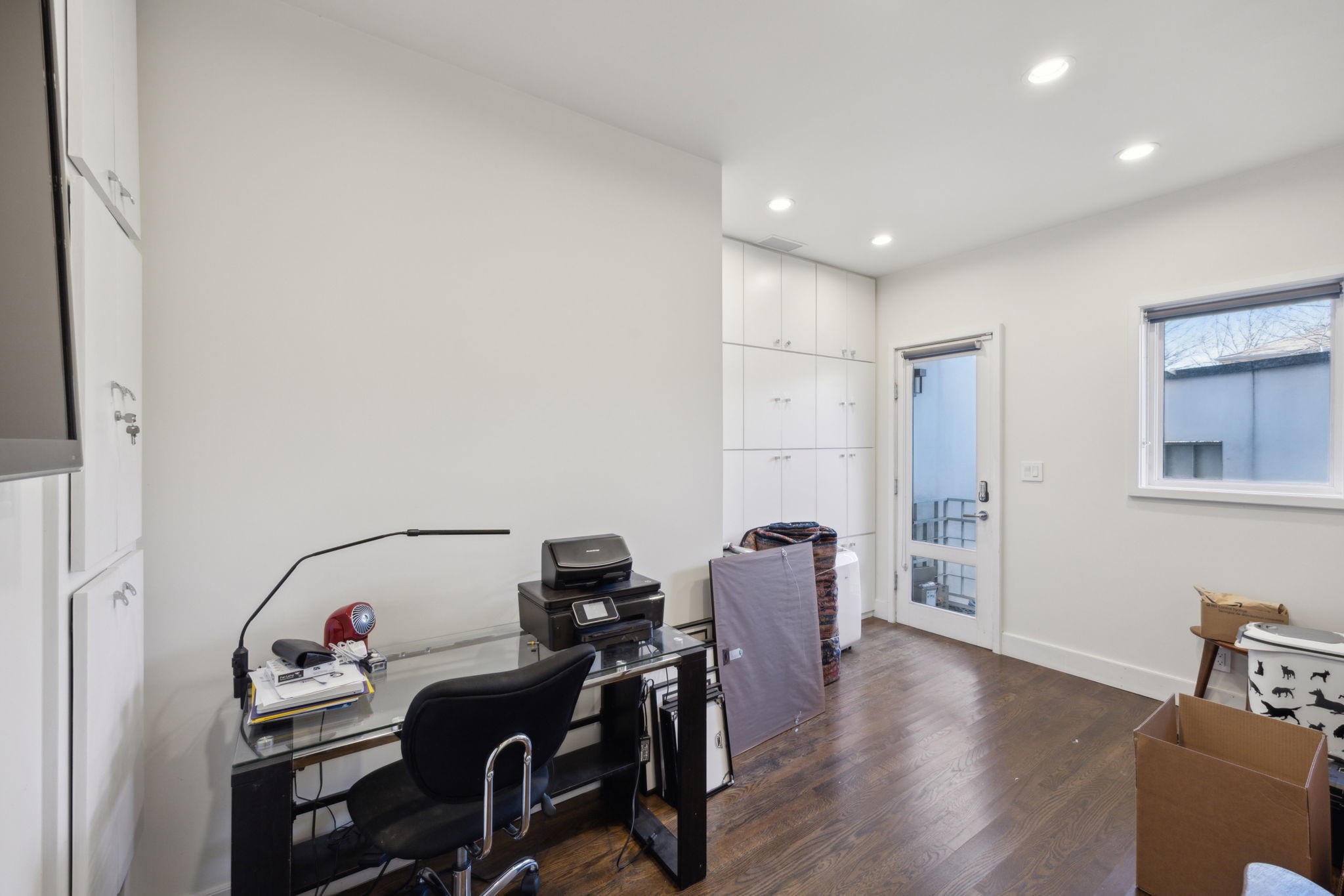 3739 N Versailles Avenue