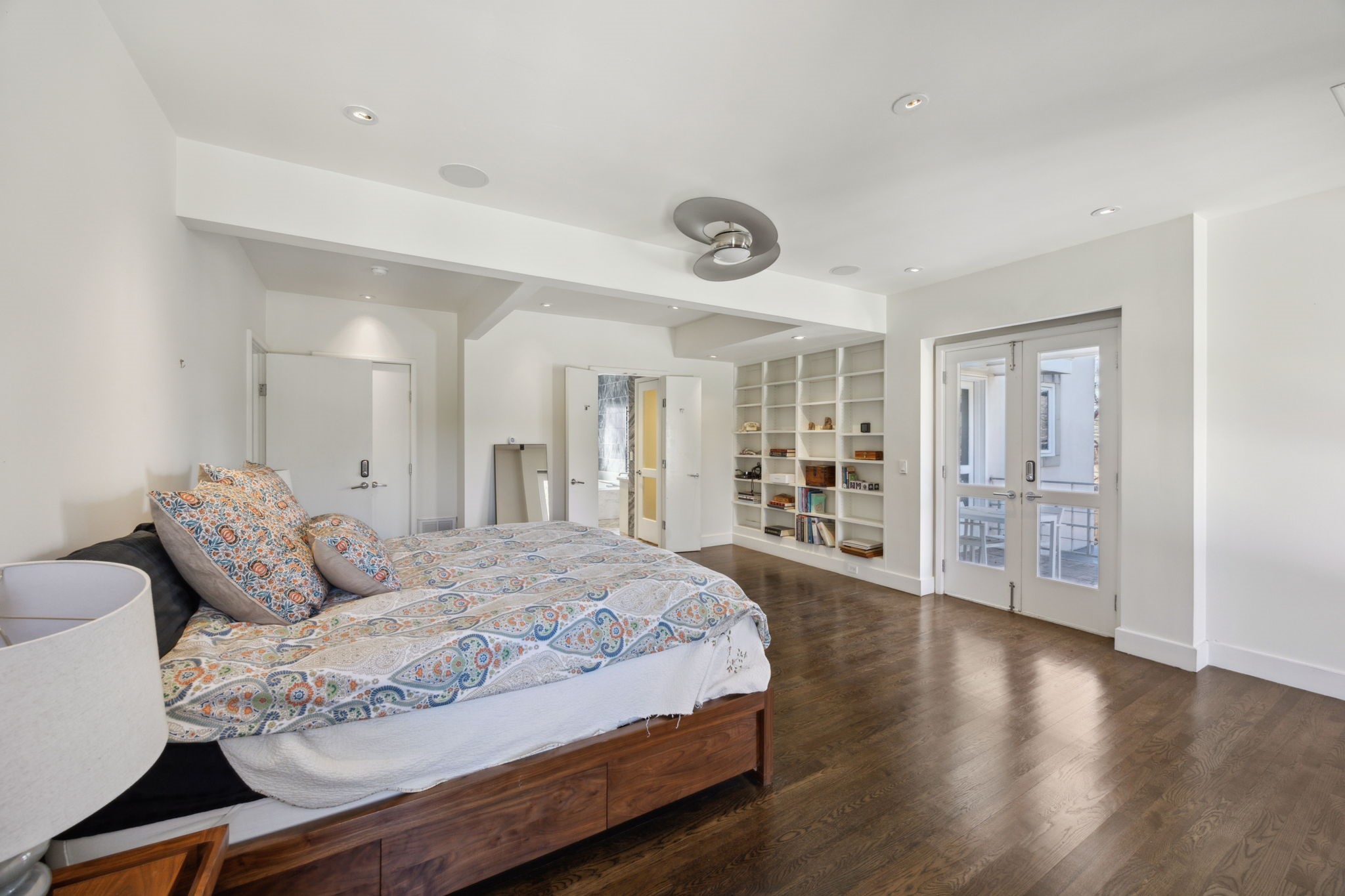 3739 N Versailles Avenue