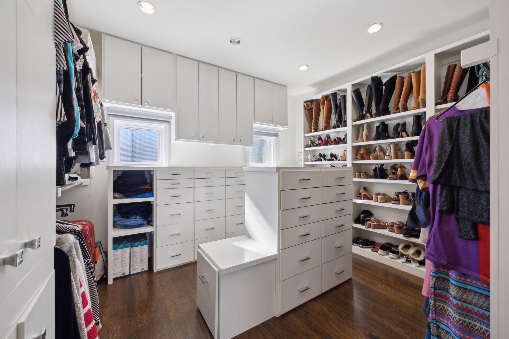 3739 N Versailles Avenue