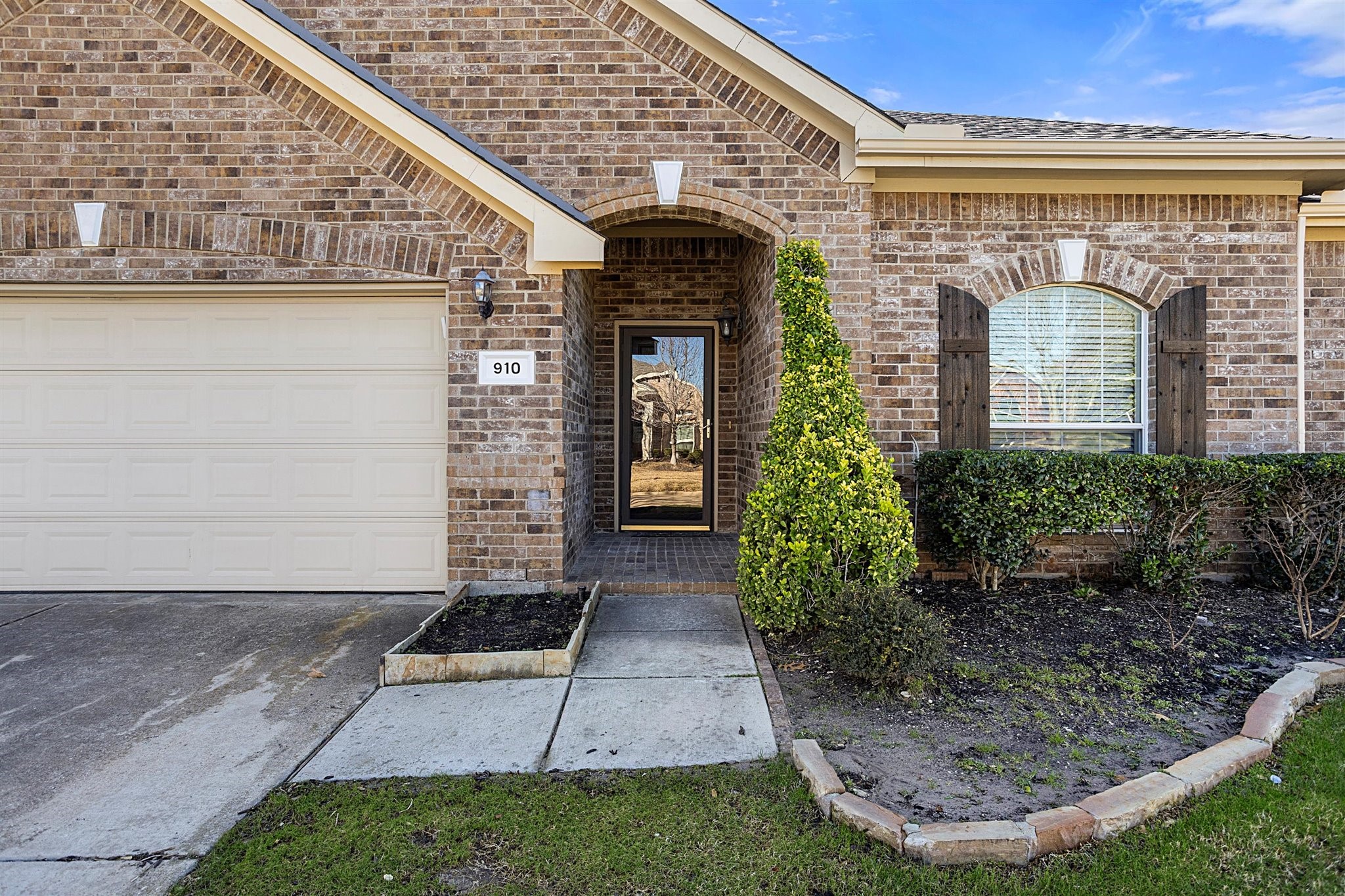 910 Fieldstone Drive