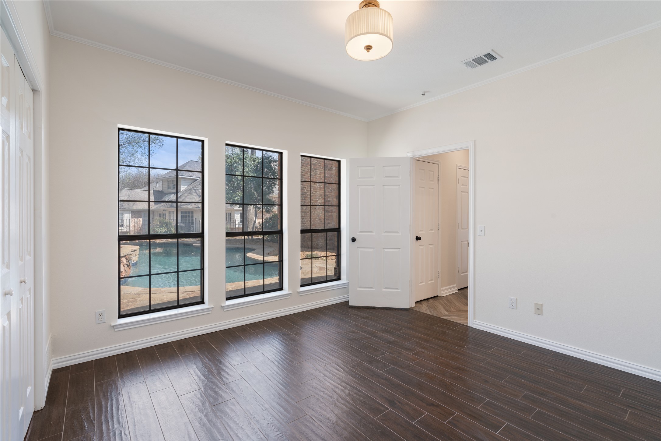 2210 Forest Creek