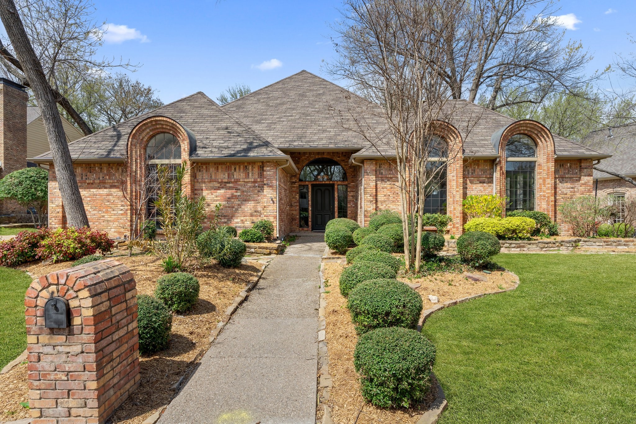 2210 Forest Creek