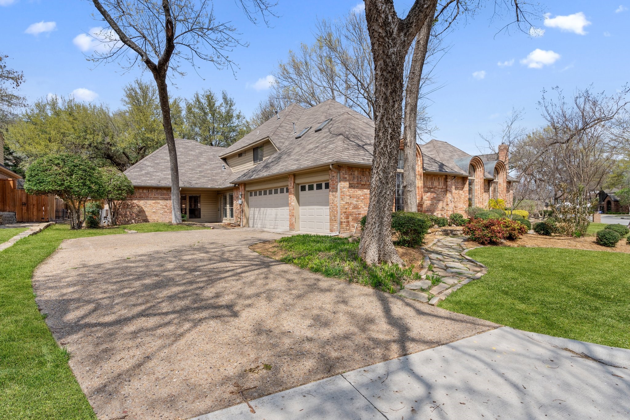 2210 Forest Creek