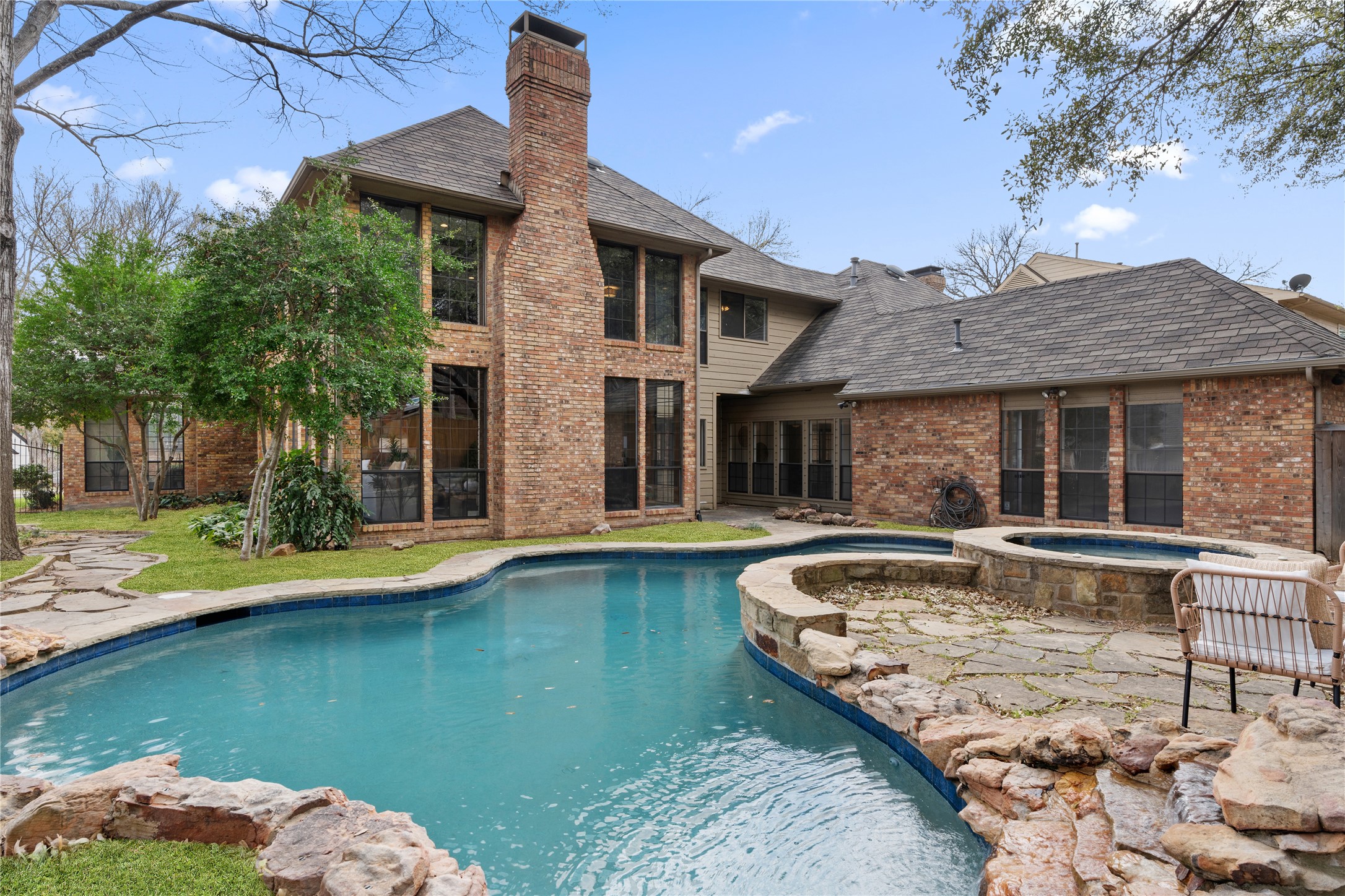 2210 Forest Creek