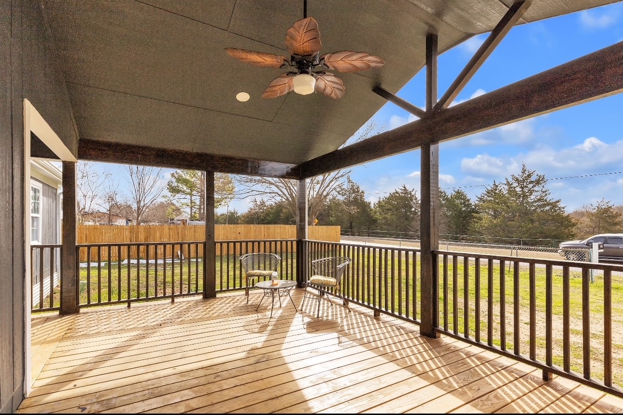 583 Hillcrest Circle