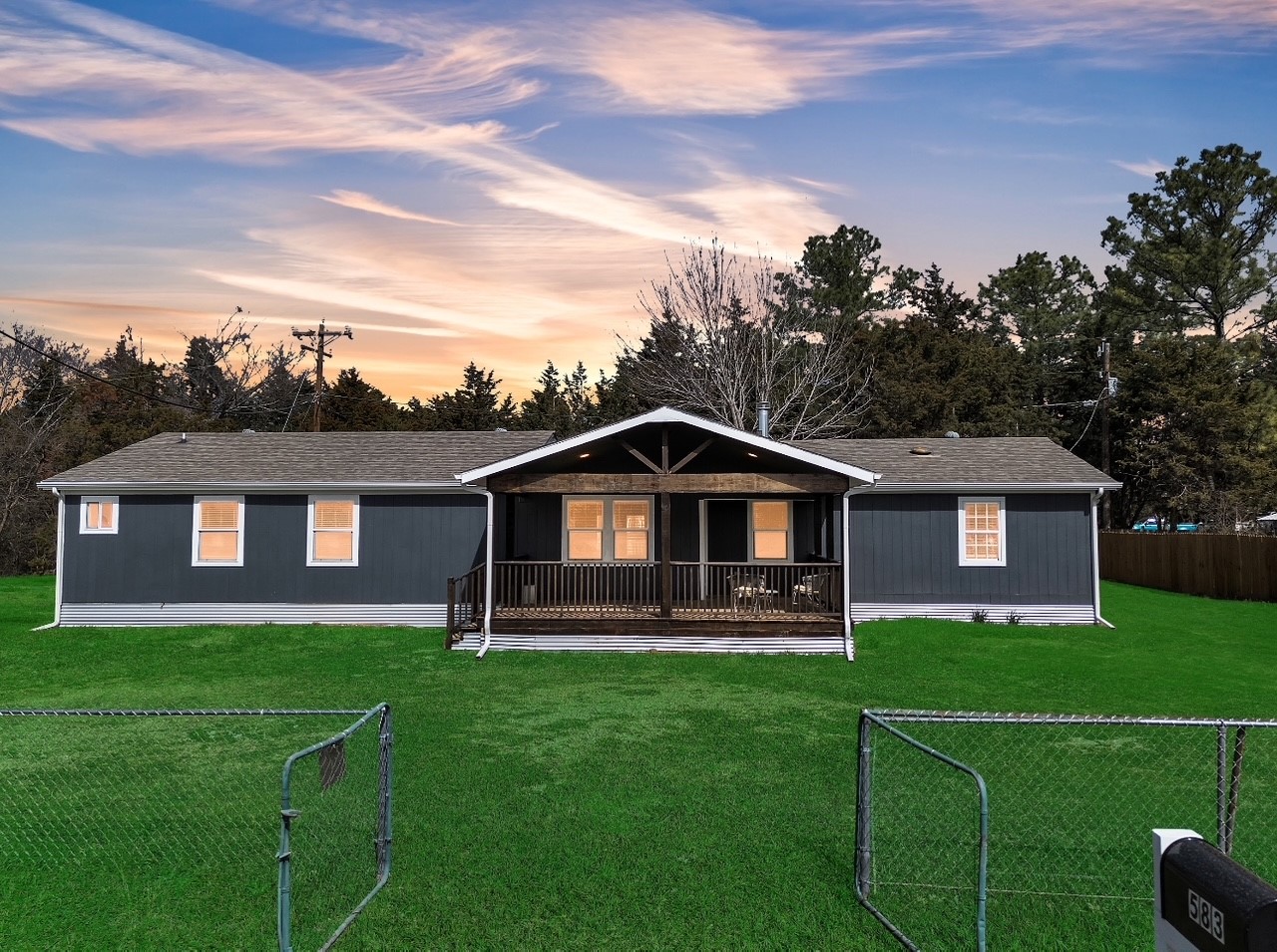 583 Hillcrest Circle
