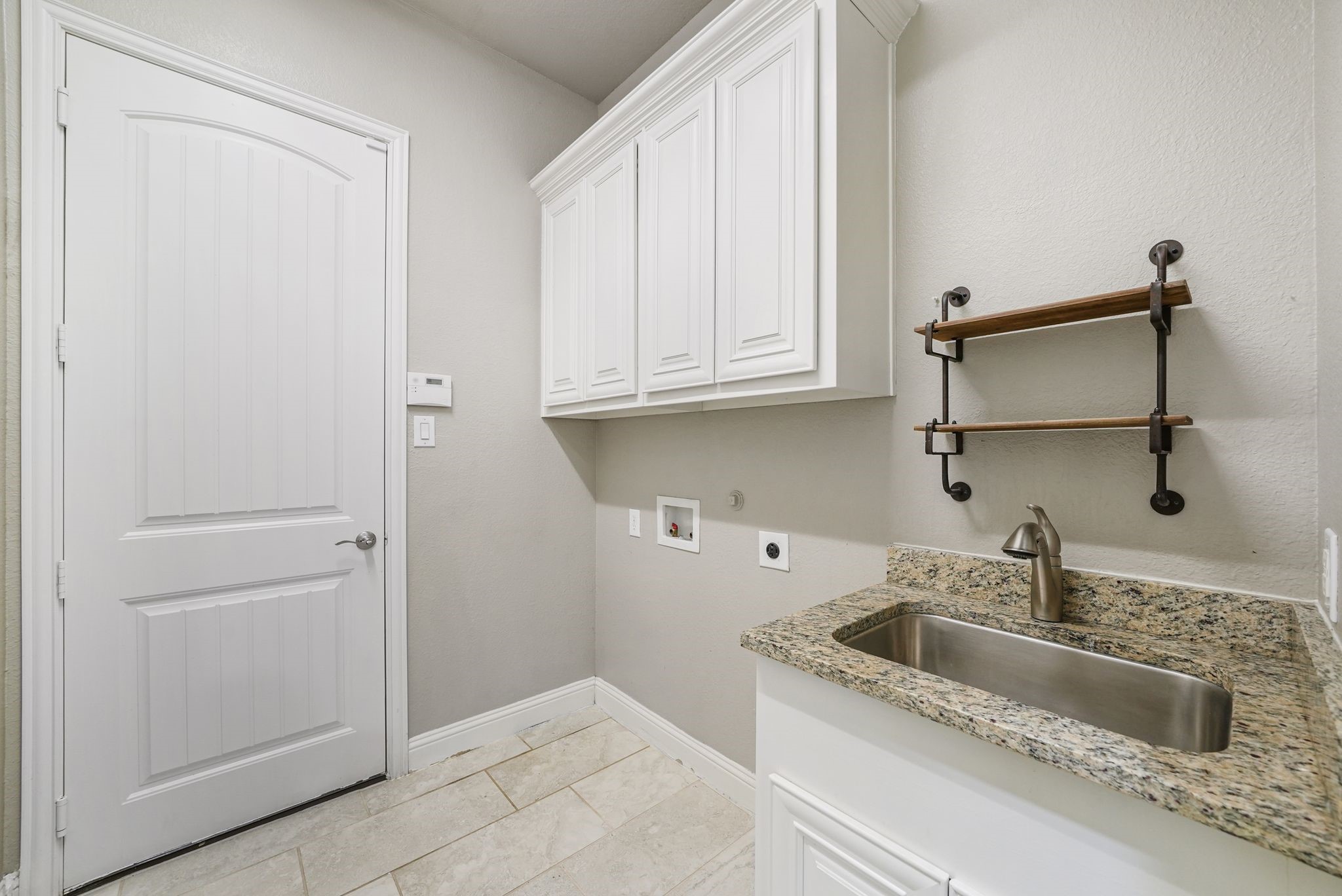 1120 Circle J Trail