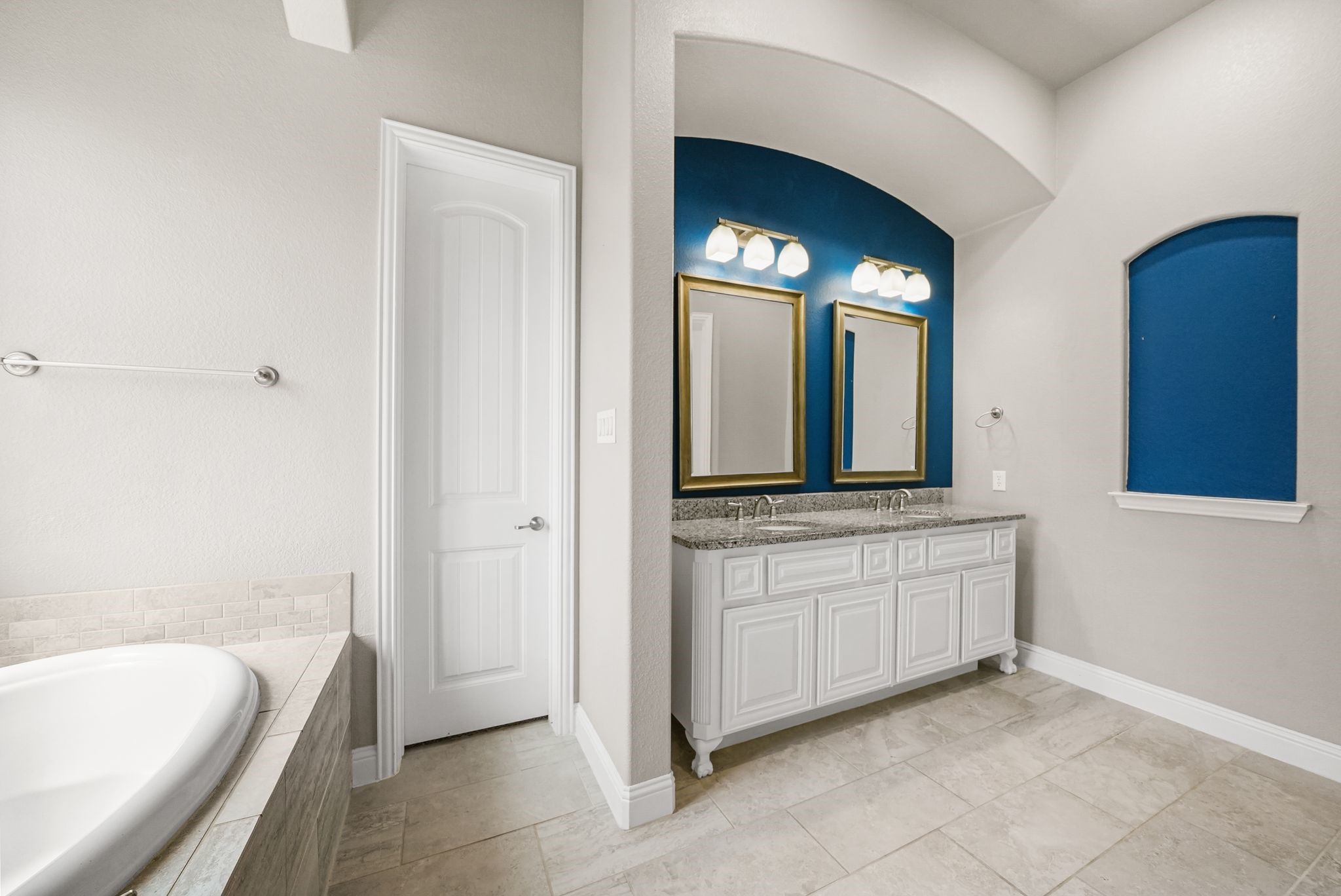 1120 Circle J Trail