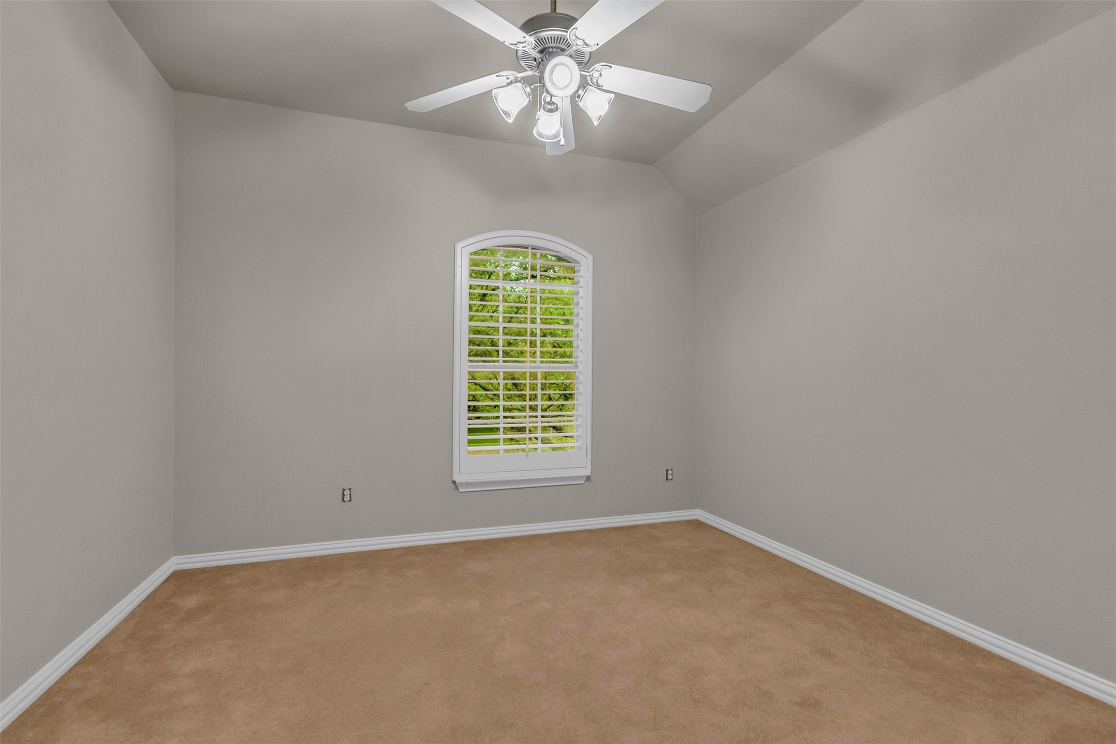 5084 Lakehill Boulevard