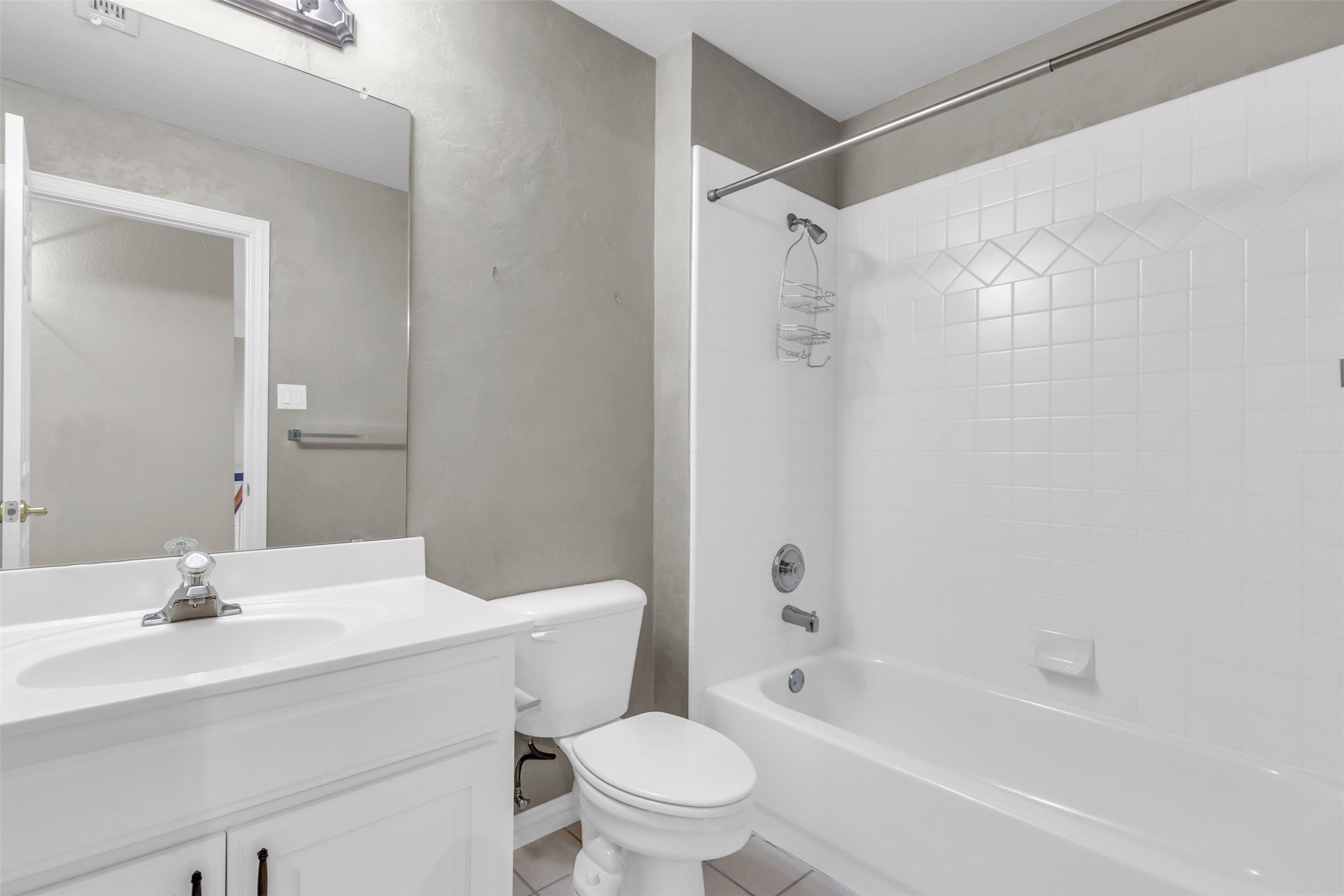 5084 Lakehill Boulevard