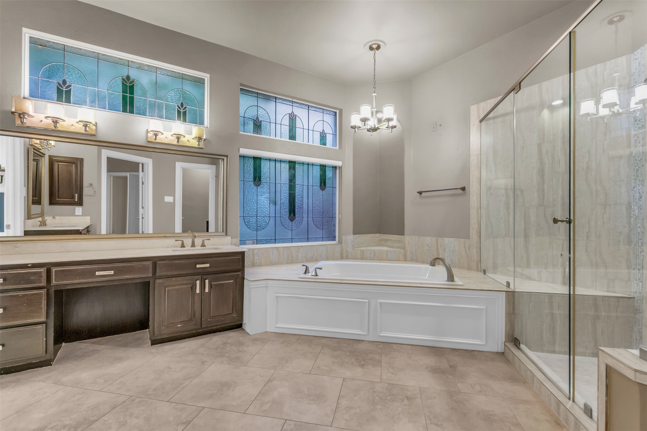 5084 Lakehill Boulevard