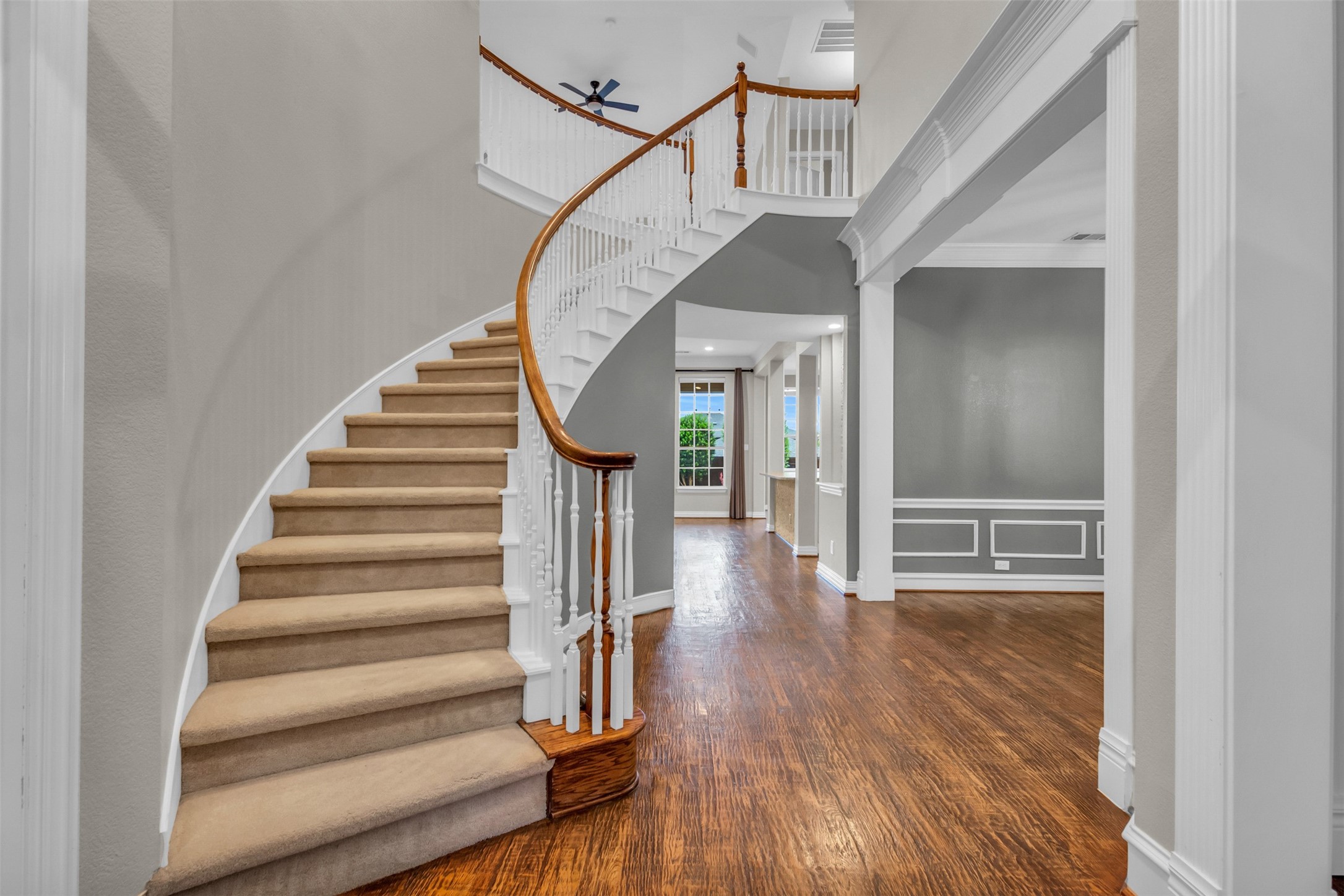 5084 Lakehill Boulevard