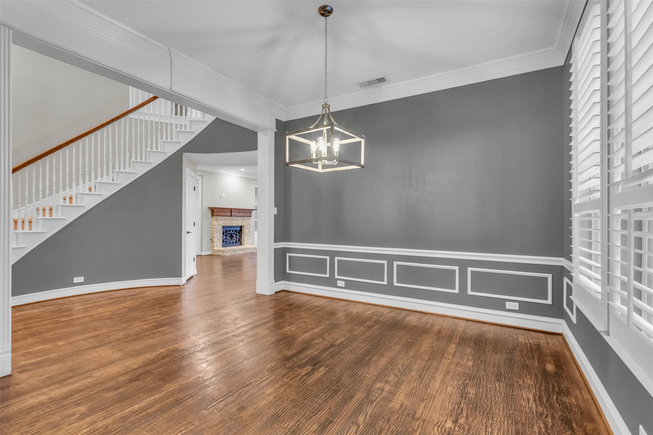 5084 Lakehill Boulevard