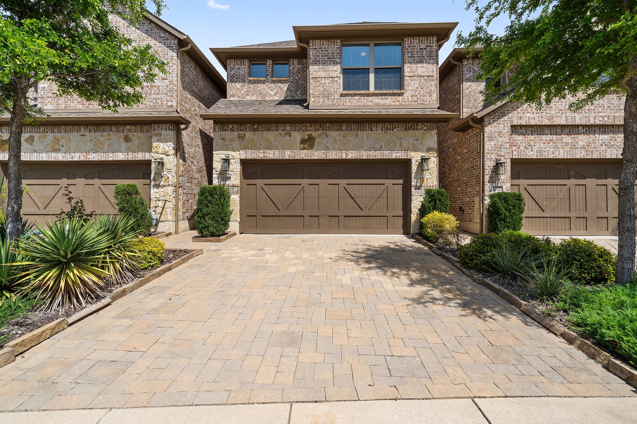 6336 Burbank Way