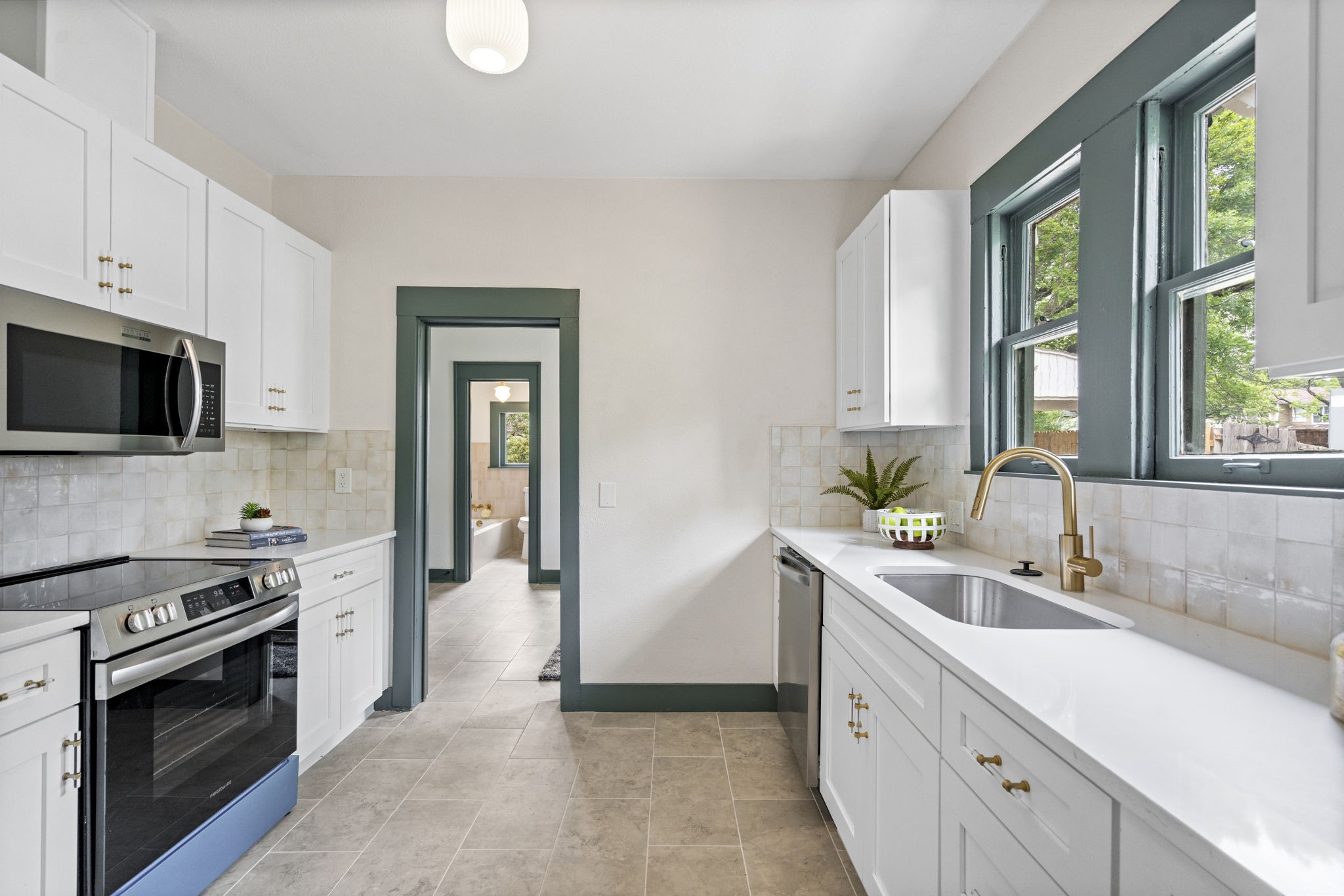 407 S Montclair Avenue