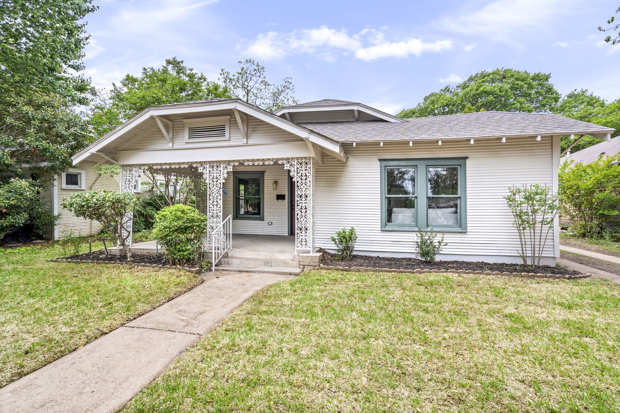 407 S Montclair Avenue